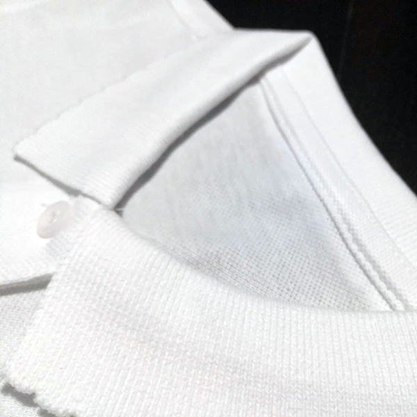 dettaglio collo polo forma polo scuola femmina